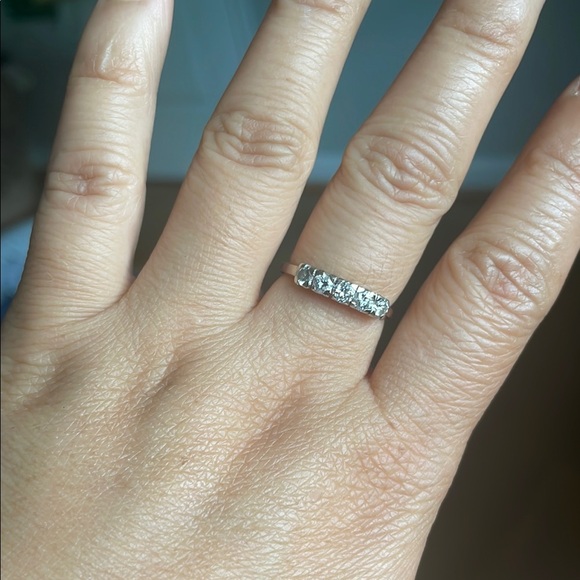 Diamond and 14 K Gold Ring - Picture 5 of 8